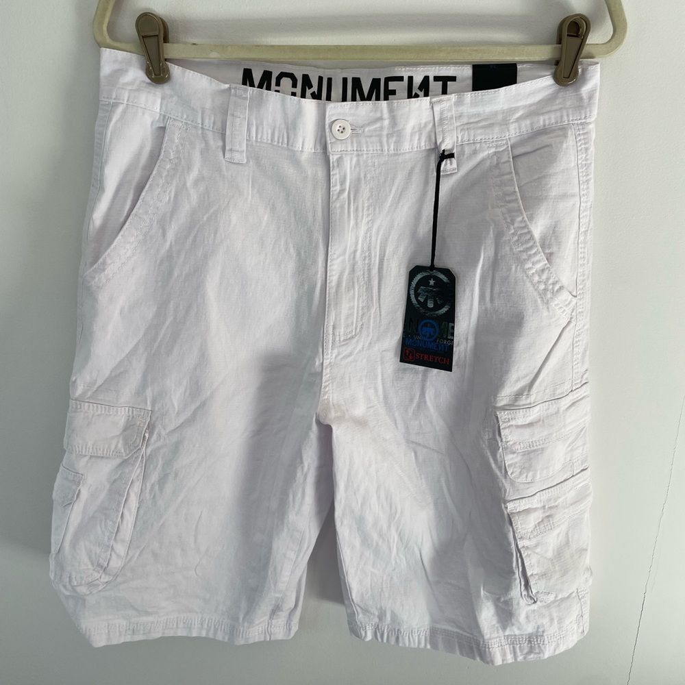 New Monument men's cargo shorts size 32. White